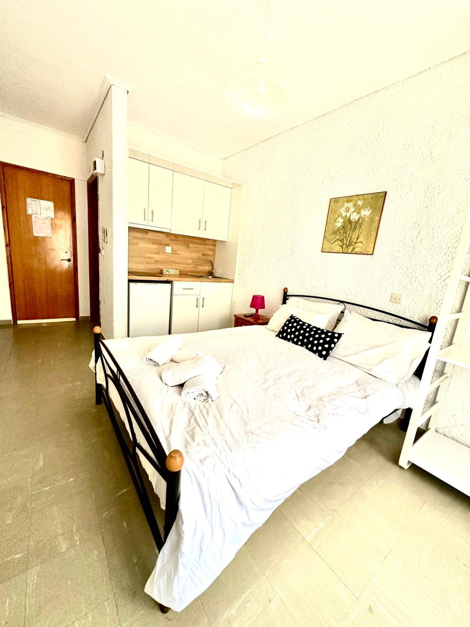 Katerina Apartments 네오스 피르고스 객실 사진